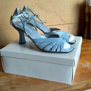 Ladies shoes